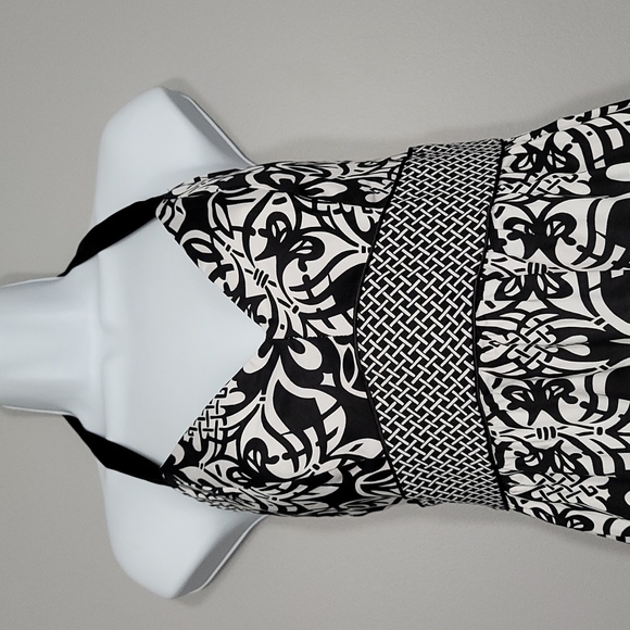 B&W Print Halter Dress V-Neckline - Picture 2 of 14